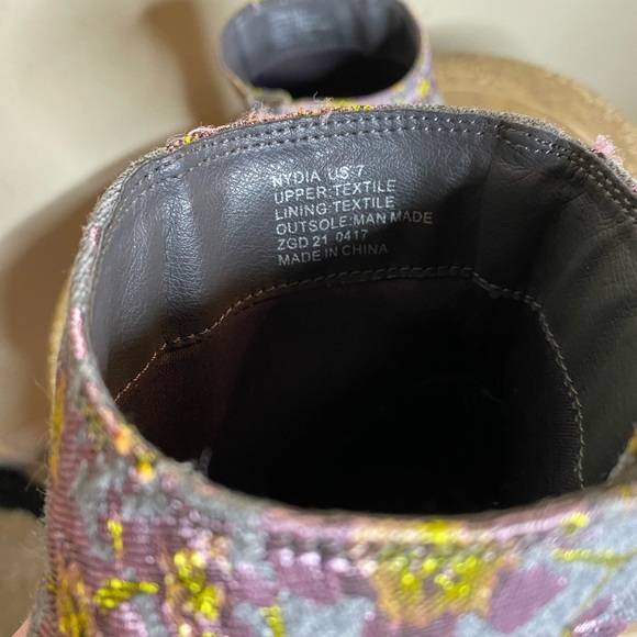 Zigi Soho Nydia Floral Embroidered Ankle Booties barbiecore - Picture 4 of 10